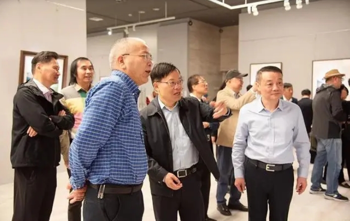 “关注崇明——美丽乡村美如画”主题书画作品展开幕式暨上海市政协书画院崇明创作基地揭牌仪式