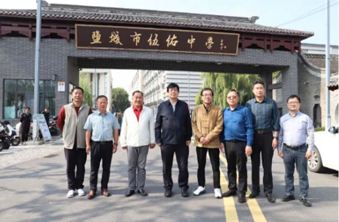 诗书画名家进校园 翰墨飘香助推成长